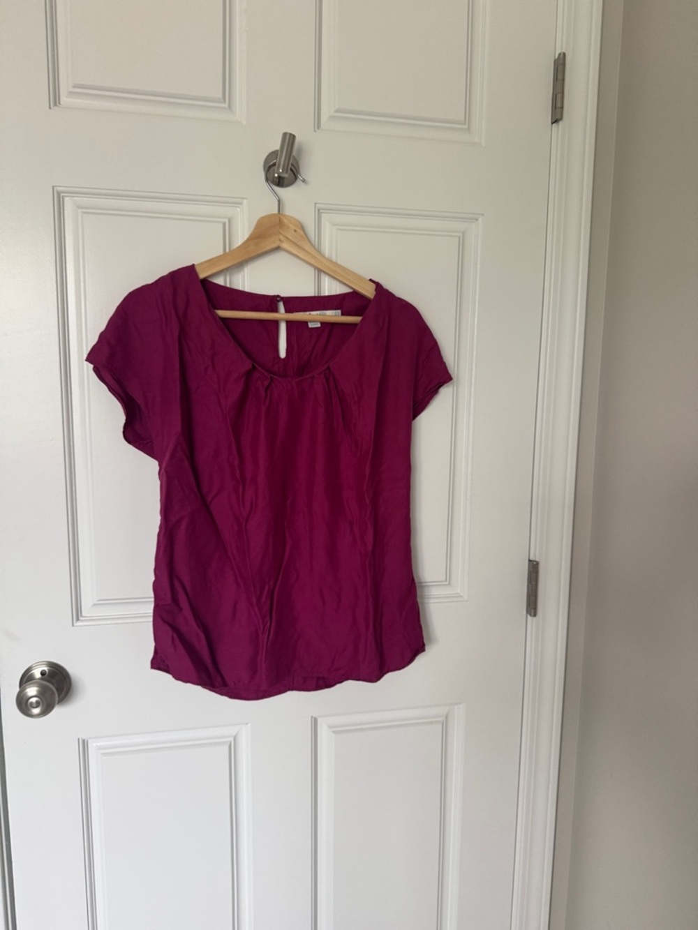 Boden Short Sleeve Scoop Neck Top in Deep Magenta